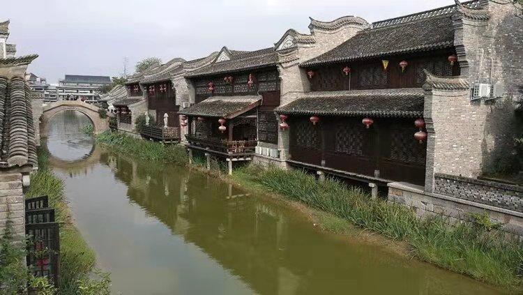 小伙不信自己是在逃犯罪嫌疑人报警后发现真相